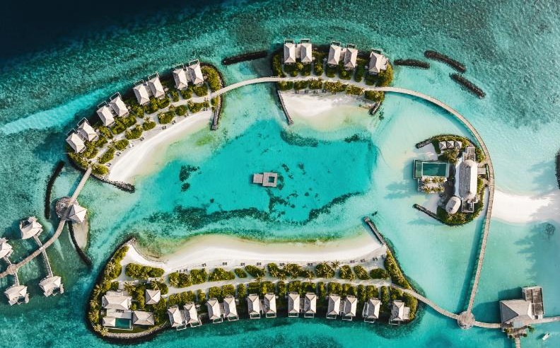 Intercontinental Maldives Maamunagau Resort launches Blue Mind Escapes package inspired by expertise from the Manta Trust