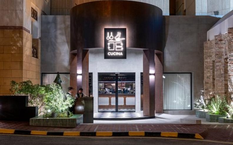 عشاء إيطالي فاخر مع ستة طهاة عالميين في كوتشينا