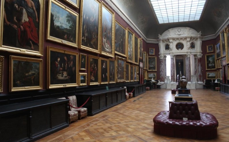 سرقة اللوفر: دقيقة بدقيقة تكشف أسرار السطو الجريء