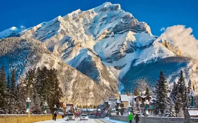 اكتشف روعة الروكي الكندية: مغامرة Backcountry بين بحيرات فيروزية وممرات جليدية ومعسكرات لا يصلها إلا القليلون