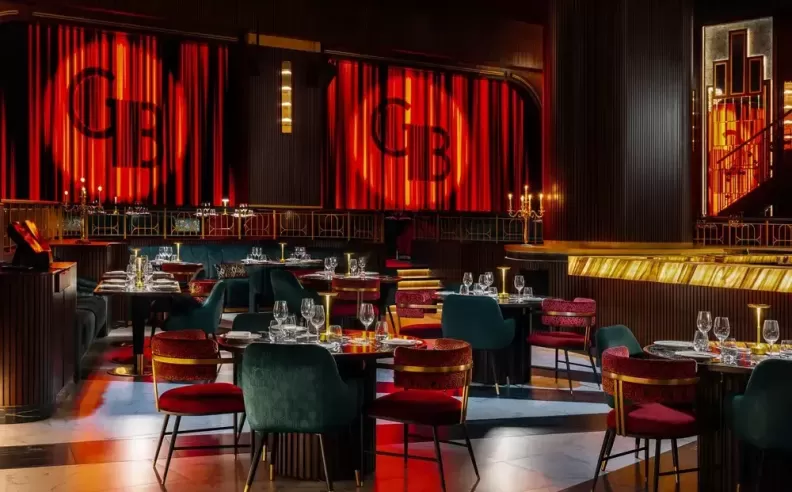 الانتقال المسرحي إلى قاعة العرض