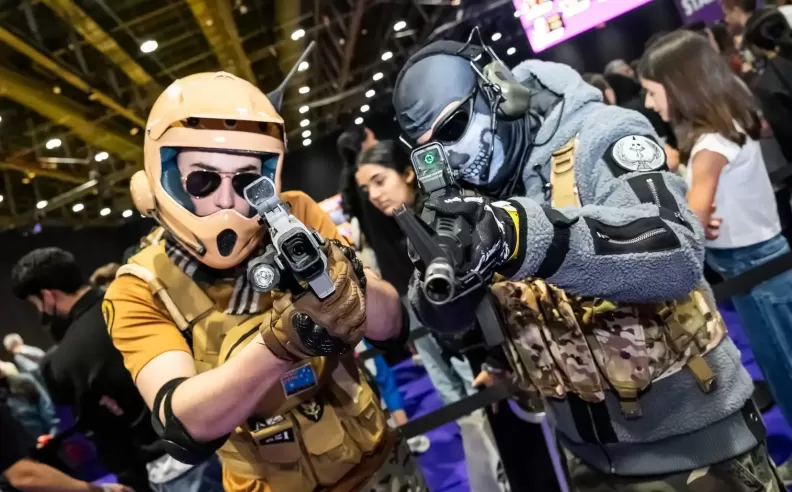 عطلة عشاق الأنمي والألعاب في دبي: تجربة FNDM التي تجمع كل الشغف في مكان واحد