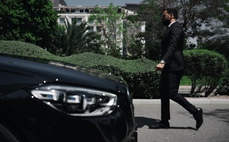 خدمات السائق الخاص: القوّة الهادئة التي تقود موجة السفر الفاخر من الإمارات إلى أوروبا