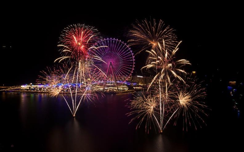 احتفال رأس السنة في عين دبي مع إطلالات فاخرة