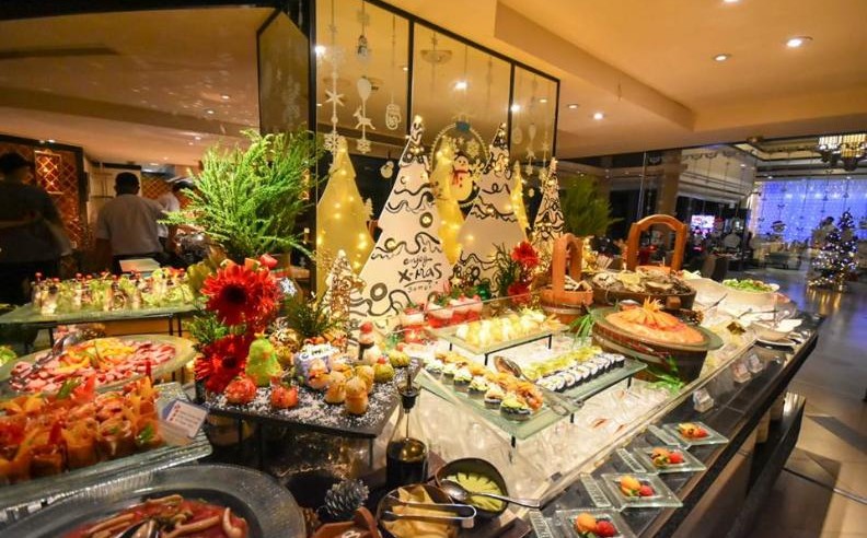 Festive Dining by the Sea at Banyan Tree Samui