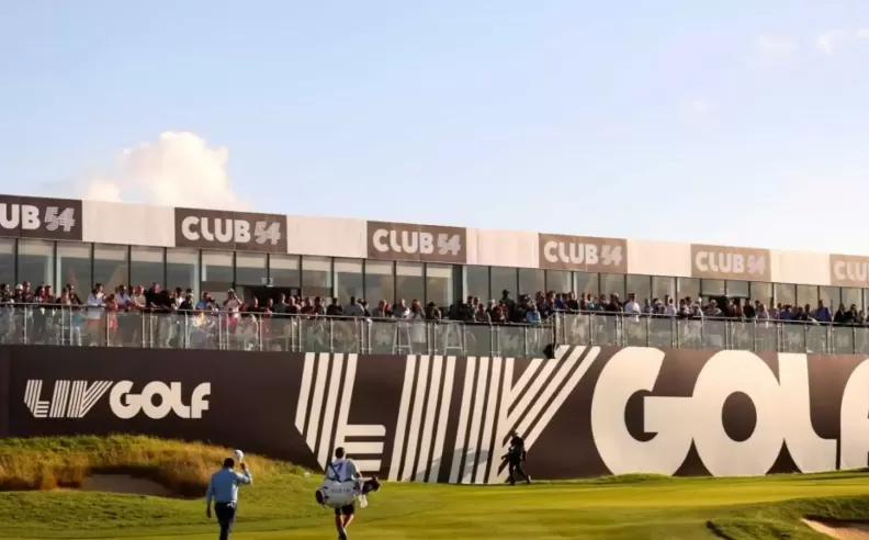 الملعب والجوائز المالية