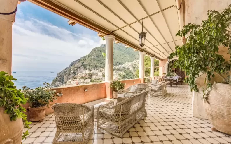 فيلات ساحل أمالفي حيث يتحول البحر والهدوء إلى أسلوب حياة فاخر خاص لك