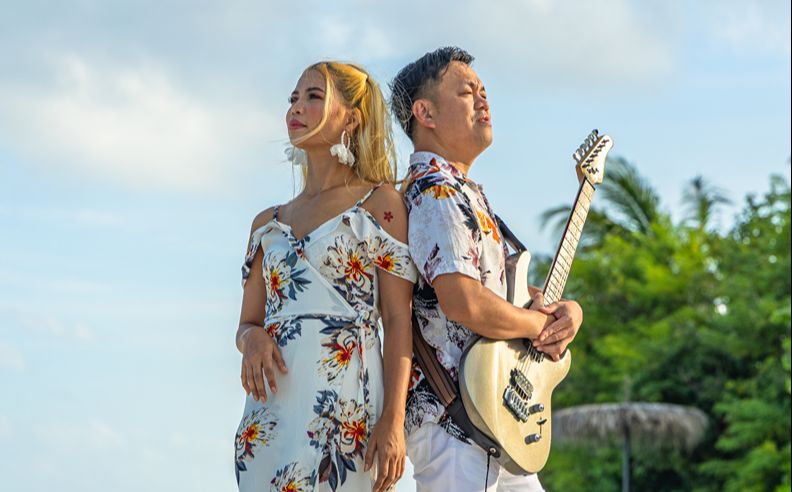 احتفالات عيد الميلاد وبابا نويل في جزيرة صن سيام