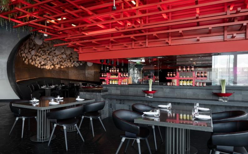 احتفالات أعياد الميلاد ورأس السنة في دبليو أبوظبي وهاكاسان