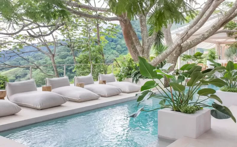 حين تصبح الرفاهية متعة: وجهات سفر في 2026 تكسر قواعد العناية التقليدية