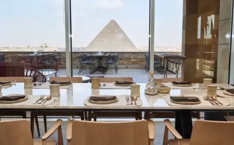 مطعم يطل على التاريخ