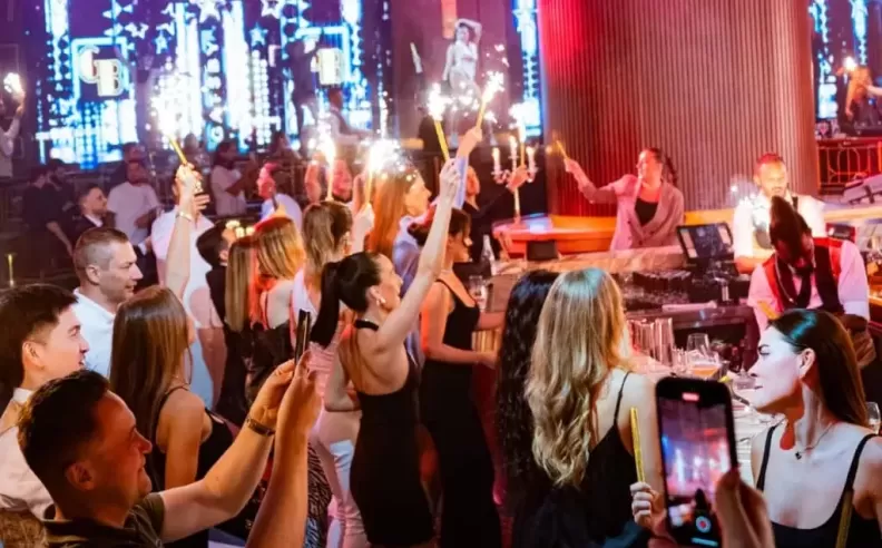 الختام والانتقال الى أجواء السهرة المتأخرة