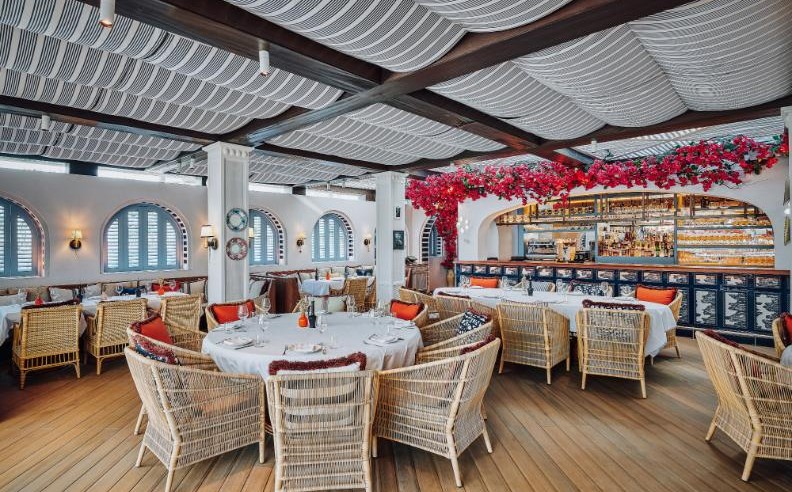 Sirene Beach Unveils Caviar and Oyster Experience