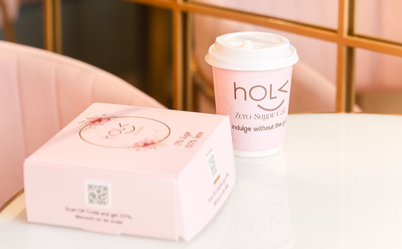 يشجّع مقهى هولا زيرو شوجر أسلوب الحياة النشط من خلال تحدّي العافية تحرك، ودع مشروبك علينا