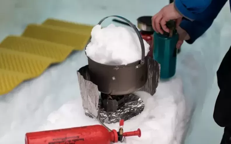 Food and Hydration in Cold Weather