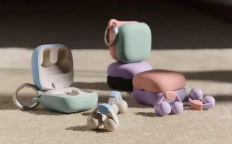 تصميم Sony LinkBuds Clip المفتوح للحياة اليومية