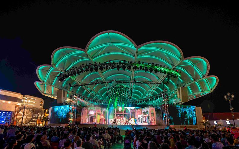 Elite MMA Training Demonstrations on the Main Stage