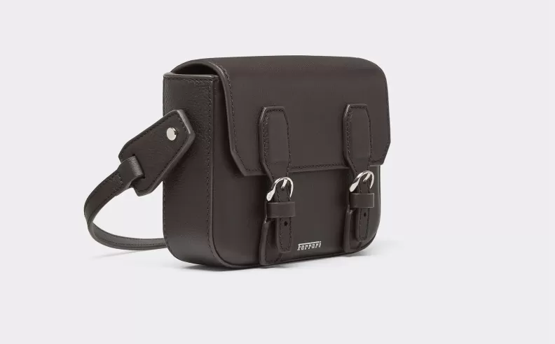 حقيبة صغيرة باسلوب حضري عصري