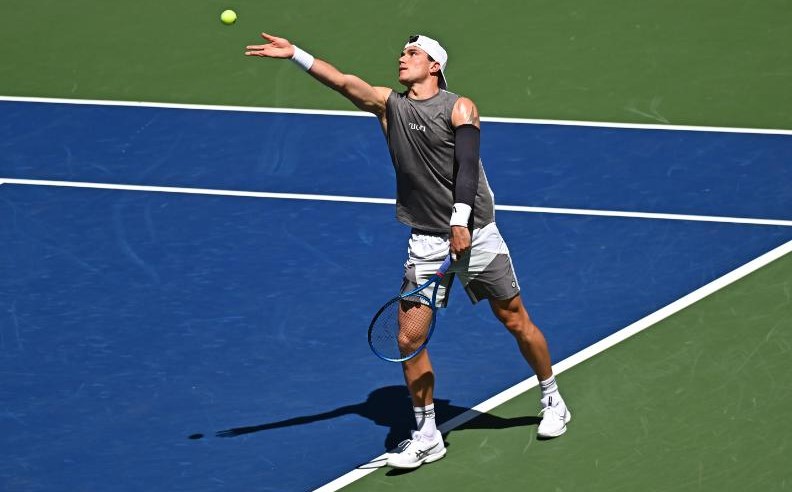 نجوم التنس وتجارب ممتعة للجمهور في دبي