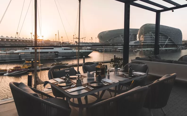 عشاء بحري فاخر على متن Rose Royale Megayacht