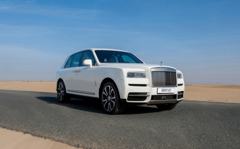 Hidden Heights & Poolside Valentine’s Experiences