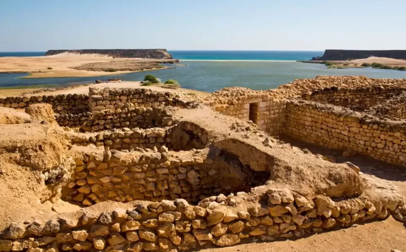 Wander the ruins of Samharam and nearby wadis