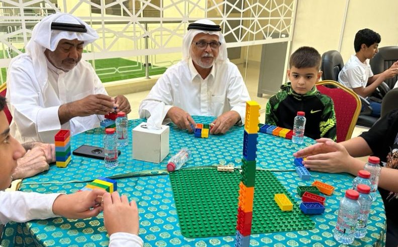 مرح عائلي مع 6 مكعبات 