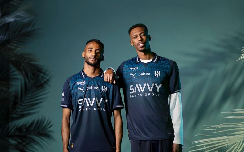 طقم يوم التأسيس السعودي من نادي الهلال وبوما