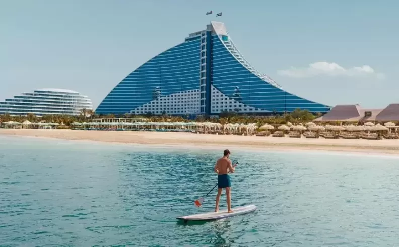 Jumeirah Beach Hotel: Family Paradise with Unmatched Beachfront Luxury