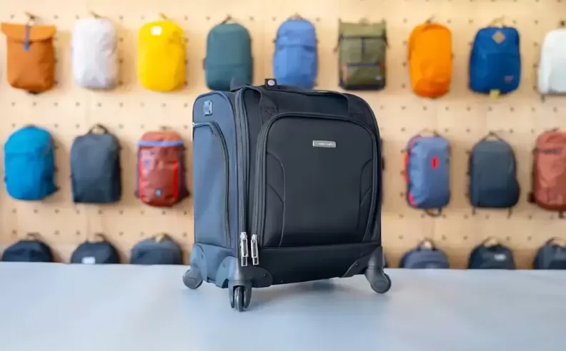 حقيبة Samsonite Spinner Underseater مع منفذ USB