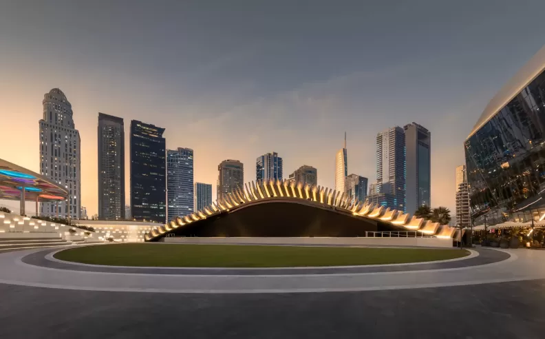 اجواء شبابية في Moonlight Market