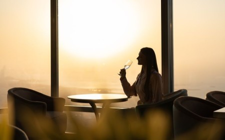 ارتقِ فوق المدينة: خمس لحظات مختارة في الطابق 122 حصريًا في أتموسفير برج خليفة