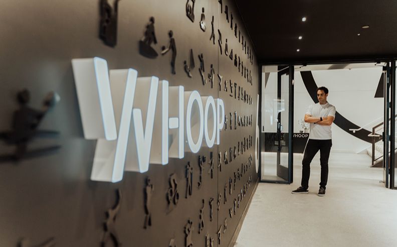 استثمارات WHOOP العالمية والنمو الدولي