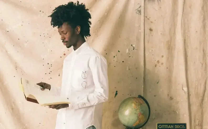 القميص الأوكسفورد لمسة أناقة يومية