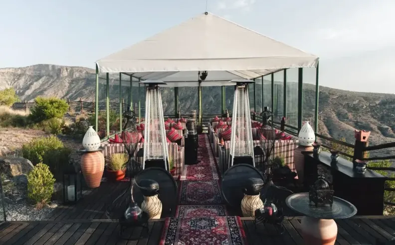 Amouage Café وعشاء بطابع فاخر مستوحى من الورد