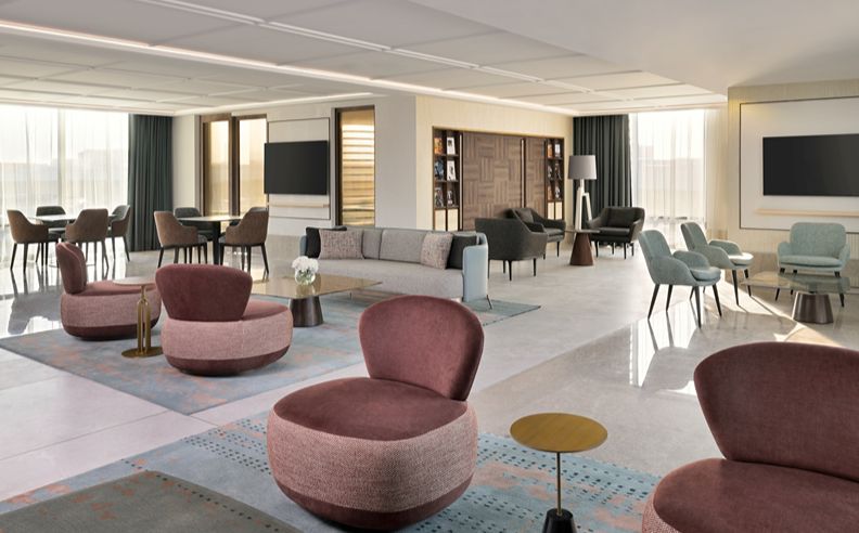 كراون بلازا الرياض التخصصي تجربة إقامة عصرية في قلب العاصمة