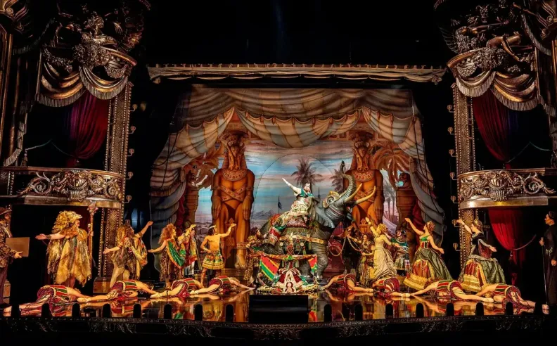 سحر الدراما الكلاسيكية على المسرح