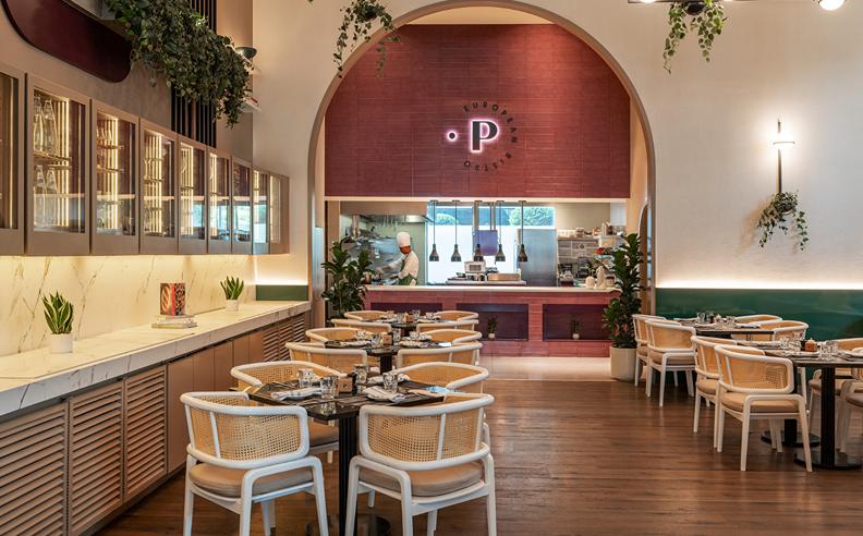 تجربة غداء العمل في بابلك البيسترو الأوروبي