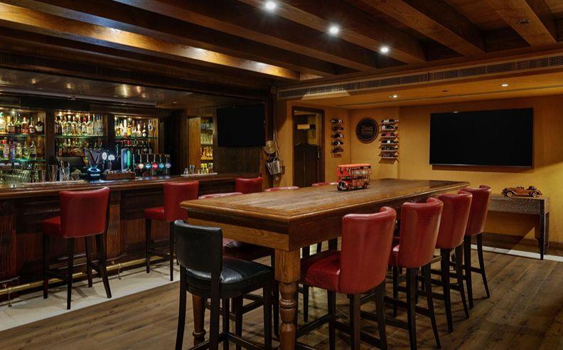 ليالي الدوري الهندي الممتاز في حانة تشارليز