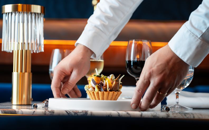 رحلة طهوية ومفهوم ضيافة راقٍ في قلب أبوظبي