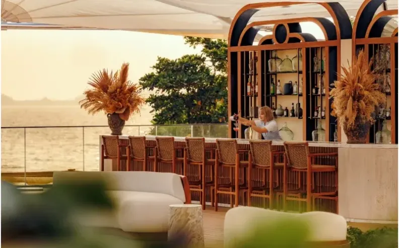 Iliana نكهة يونانية وسط اطلالة بحرية