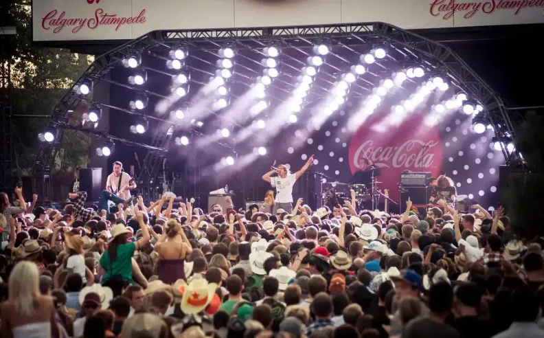 تجربة اجتماعية بطابع فاخر