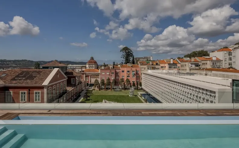 إقامة بطابع فني استثنائي