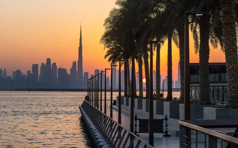 Relaxed Waterfront Atmosphere